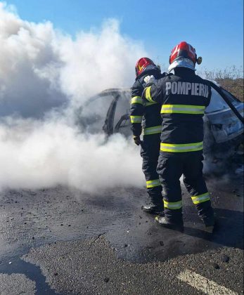 Autoturism făcut scrum pe DN 79, la intersecția cu Nădab