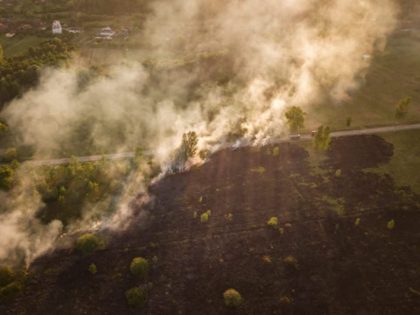 Peste 100 de hectare de teren afectate de incendii, în ultimele patru zile. Pompierii arădeni îndeamnă la responsabilitate si prudență