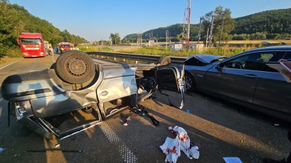 Două accidente grave în județul Arad. Cinci persoane au ajuns la spital (GALERIE FOTO)