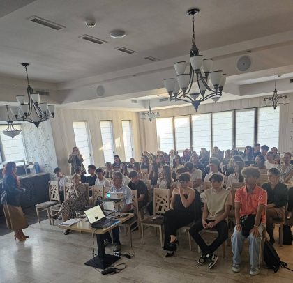 Oportunitate unică pentru liceeni de a studia un an într-o altă țară (FOTO)