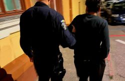 O mamă și fiica ei de 5 ani, hărțuite pe stradă de un necunoscut item-thumbnail