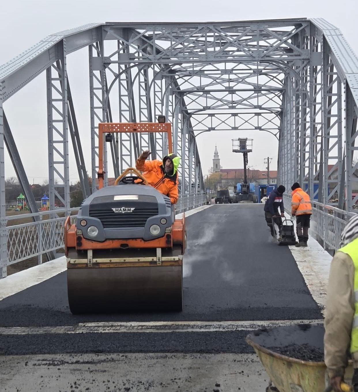 Circulația a fost reluată pe podul de la Șicula!