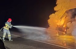 Un microbuz a ars ca o torță pe o șosea din județ (FOTO) item-thumbnail