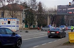 Accident în municipiul Arad. O mașină a ajuns pe trotuar (FOTO) item-thumbnail