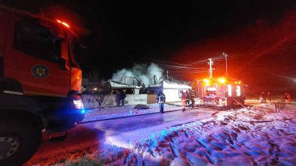 Incendiu puternic la o casă din județul Arad