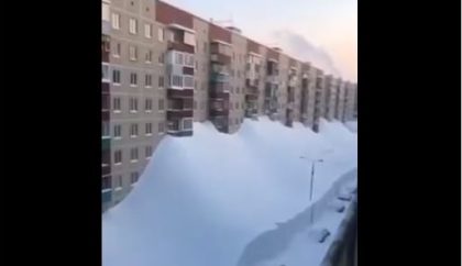 Apocalipsa albă: Zăpadă cât blocul (VIDEO)