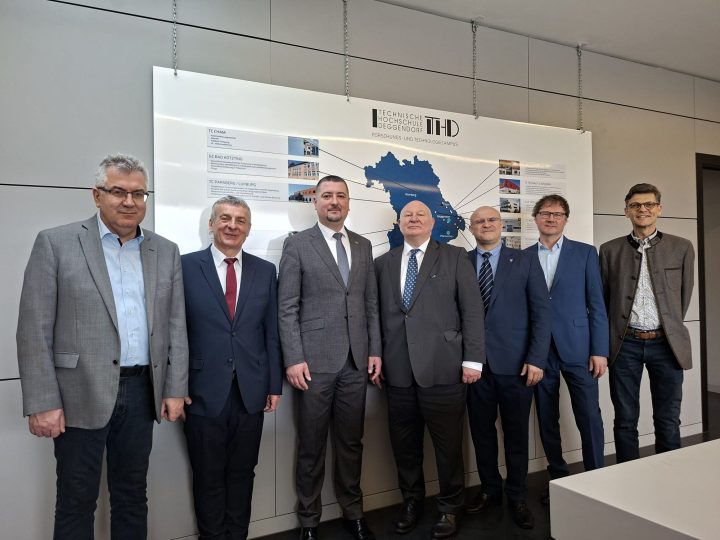 UAV Arad a încheiat un parteneriat strategic cu Universitatea Tehnică din Deggendorf item-thumbnail