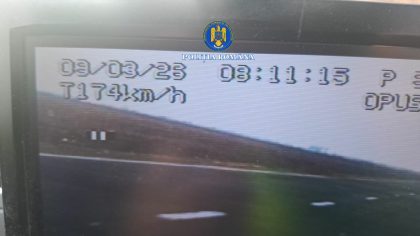 Grăbit de dimineață. Șofer prins gonind cu peste 170 de km/oră item-thumbnail