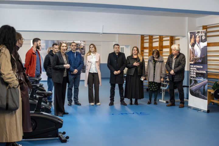 FORVIA HELLA renovează sala de sport a Liceului Tehnologic „Regina Maria” din Arad item-thumbnail