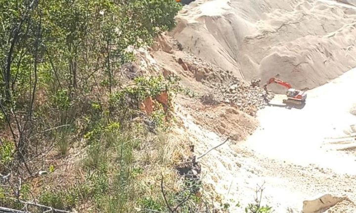 UPDATE / Evacuare de urgență, amendă de 100 000 de lei și activitate sistată la o carieră din județul Arad, după o prăbușire item-thumbnail