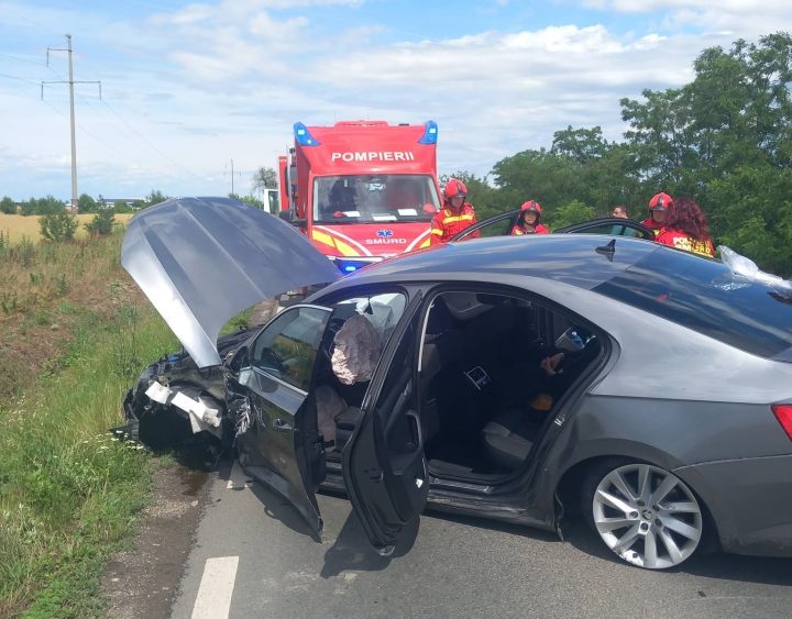 Numai Dumnezeu l-a salvat! Arhiepiscopul Aradului a fost rănit într-un accident rutier (GALERIE FOTO) item-thumbnail
