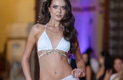 O arădeancă reprezintă România la Top Model of the World 2027 (GALERIE FOTO) item-thumbnail