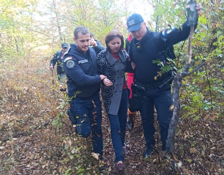 Profesoara Monica Fereștean a fost găsită în pădure item-thumbnail