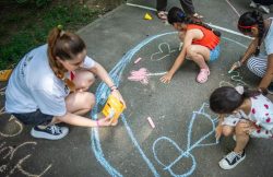Într-o lume modelată de tehnologie și AI, „Ajungem MARI” caută de voluntari care să fie modele pentru copiii instituționalizați item-thumbnail