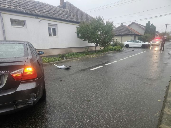 Accident în această dimineață în municipiul Arad (FOTO) item-thumbnail