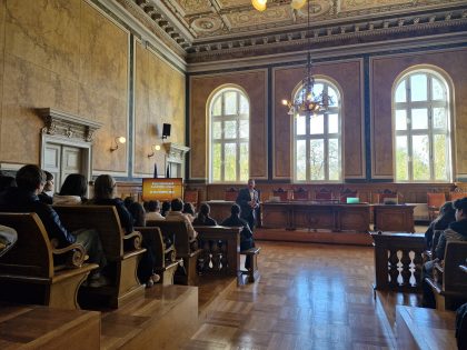 De „Ziua Porţilor Deschise” peste 250 de persoane au vizitat Tribunalul și Judecătoria Arad item-thumbnail